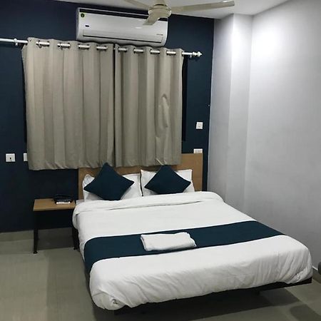 Empire Grande Suites Kochi Exterior photo