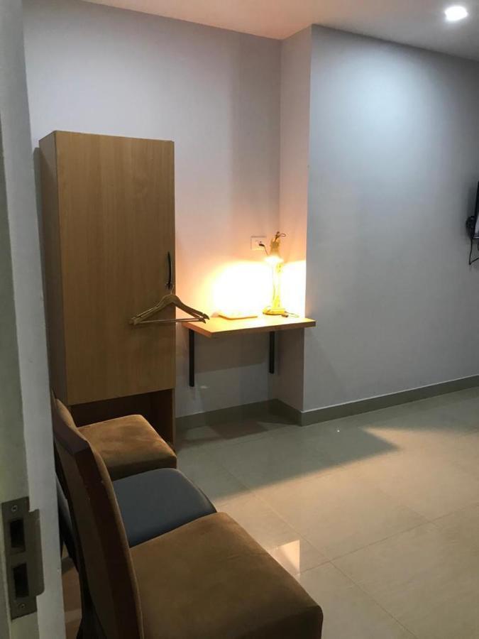 Empire Grande Suites Kochi Exterior photo