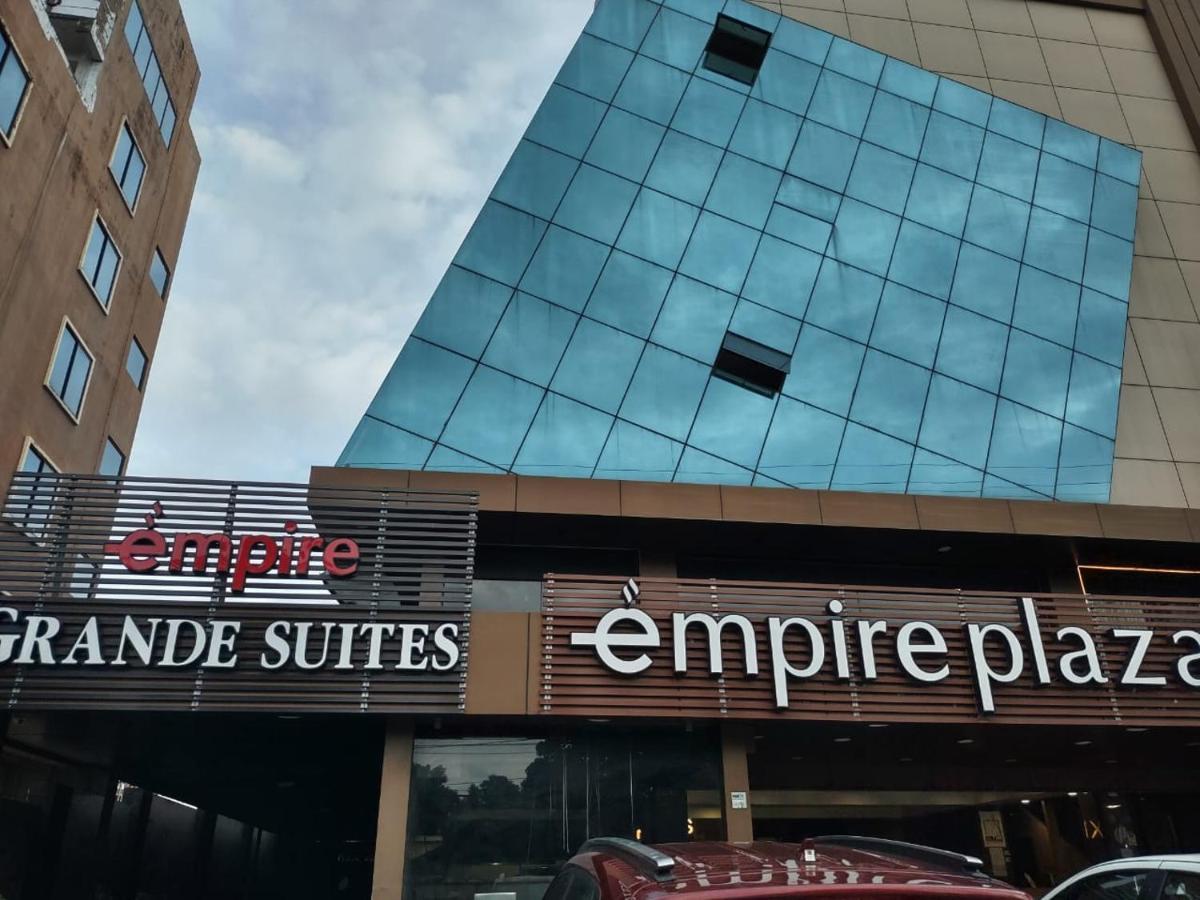 Empire Grande Suites Kochi Exterior photo
